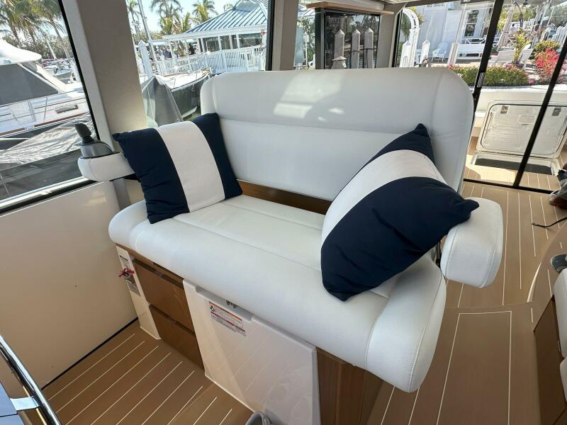 60' 2025 Tiara Yachts 60 EX