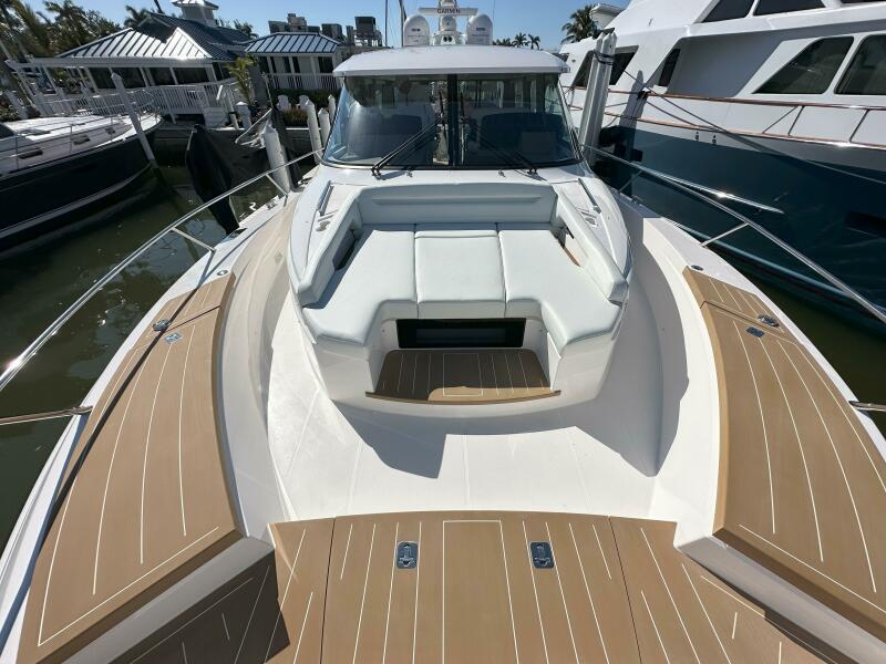 60' 2025 Tiara Yachts 60 EX