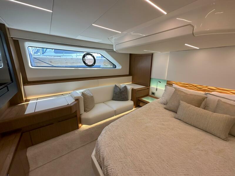 60' 2025 Tiara Yachts 60 EX