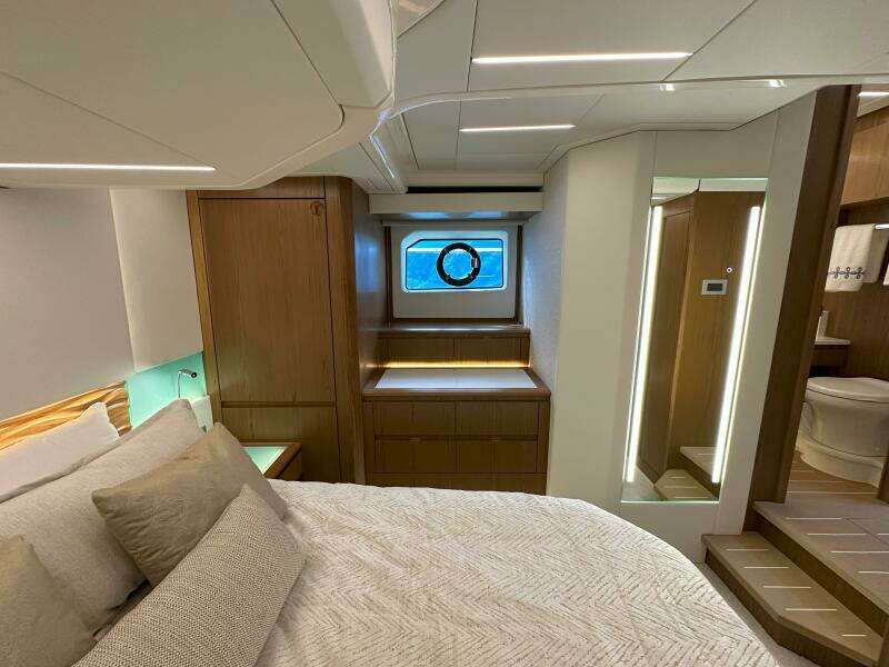 2025 Tiara Yachts 60 EX 