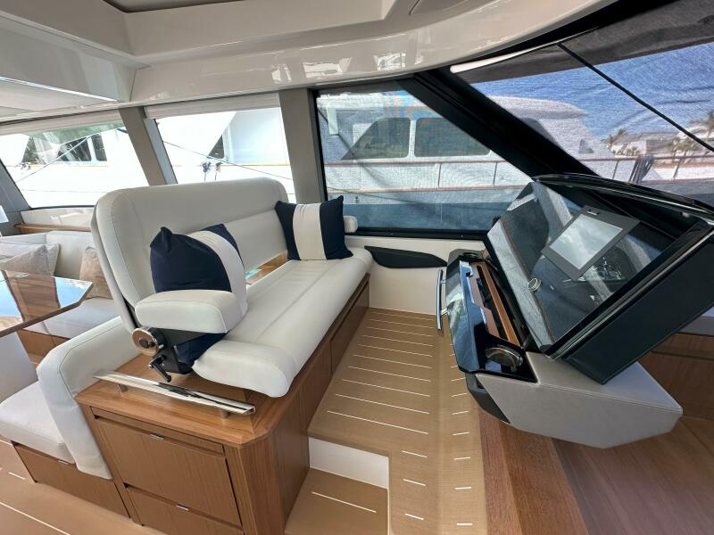 60' 2025 Tiara Yachts 60 EX