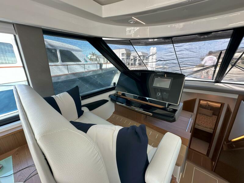 60' 2025 Tiara Yachts 60 EX
