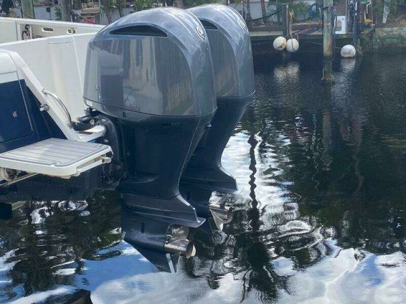 32ft Intrepid Yacht For Sale