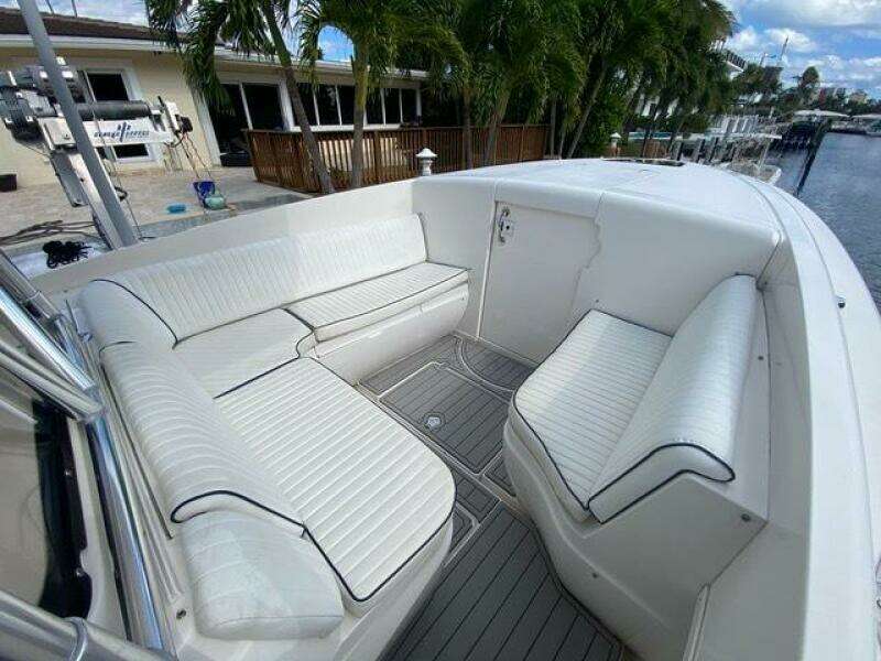 32ft Intrepid Yacht For Sale