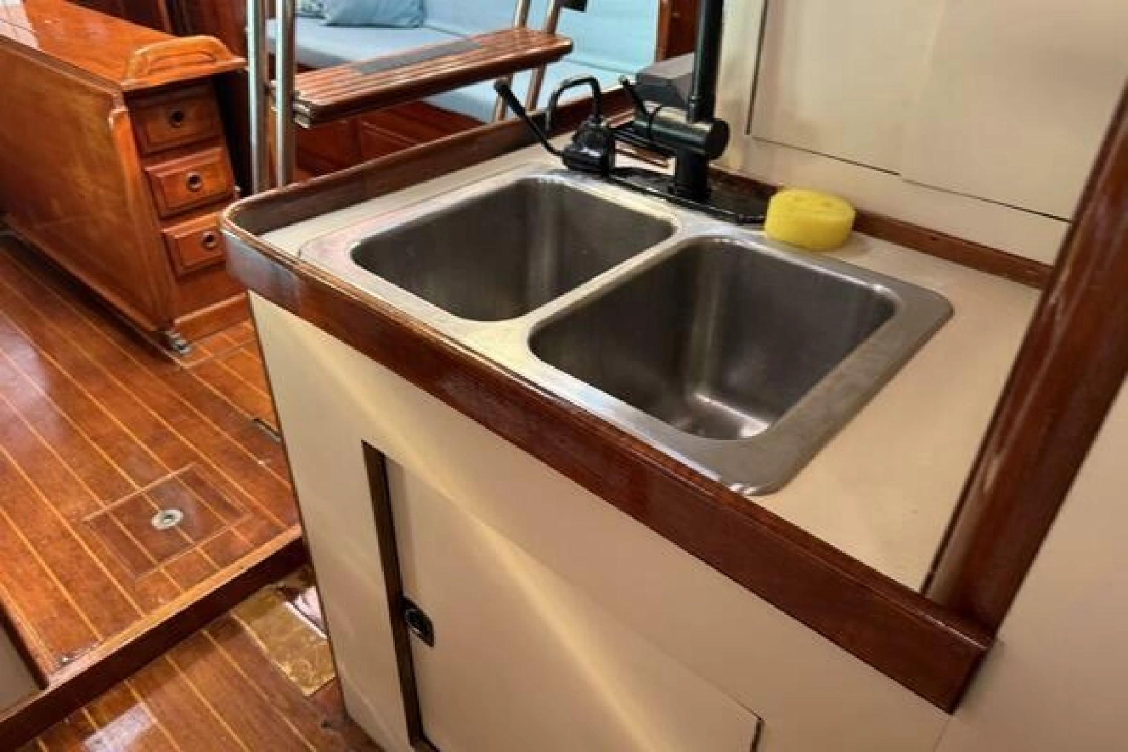 1985 Endeavour 42