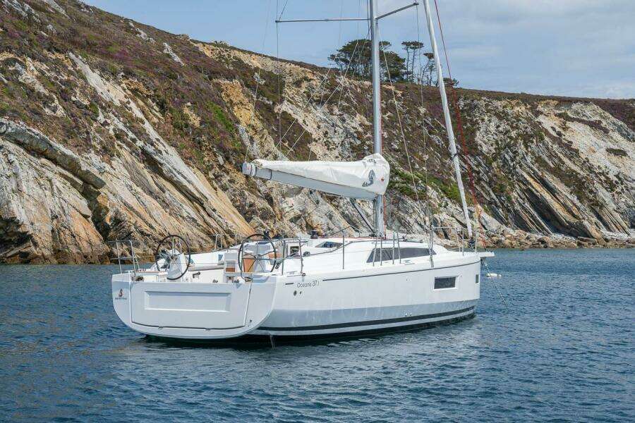 Beneteau Oceanis 37.1 Electric