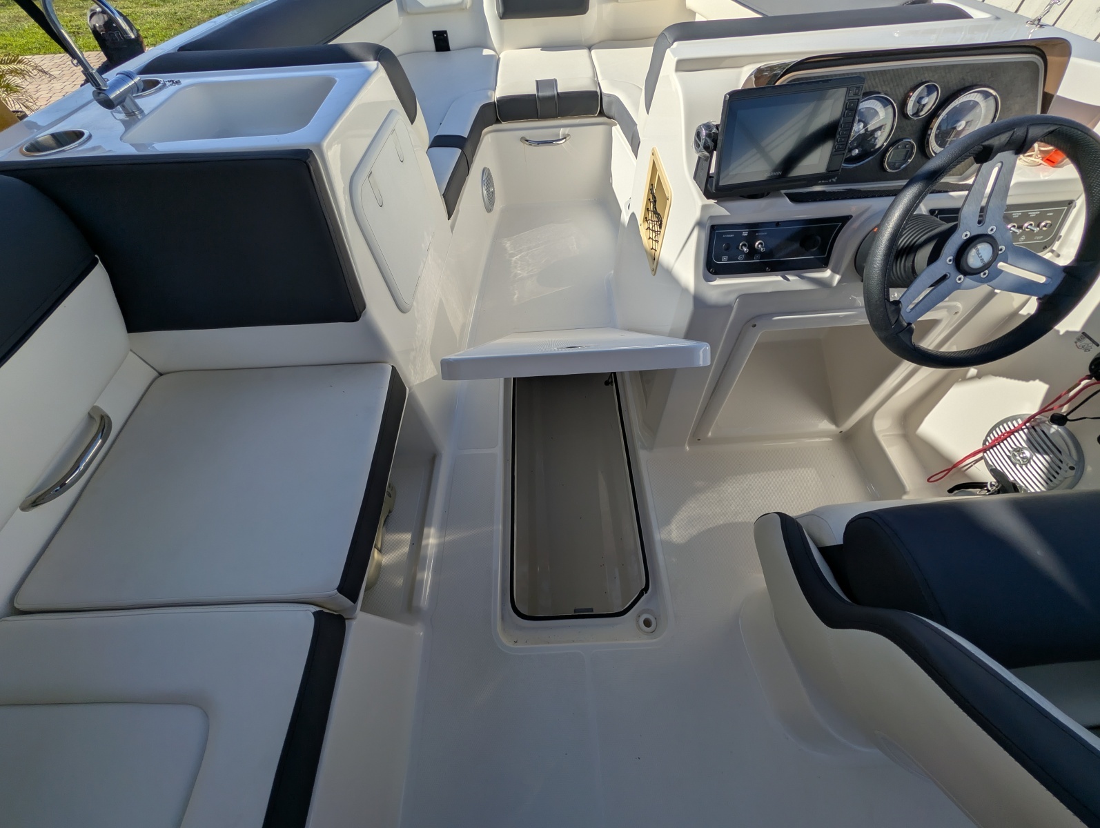 2022 Bayliner DX2000