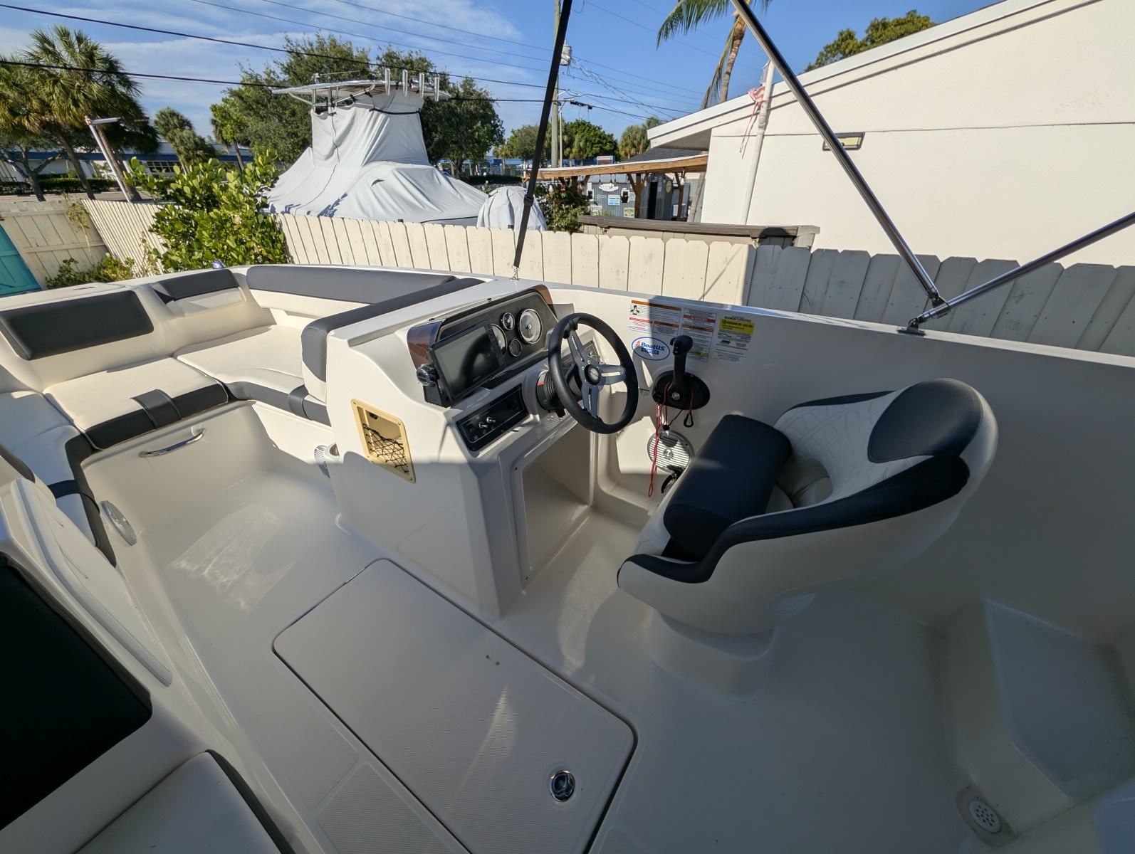 2022 Bayliner DX2000