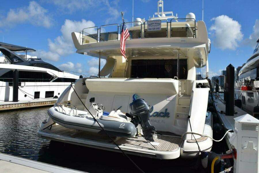 With tender on hydraulic platform