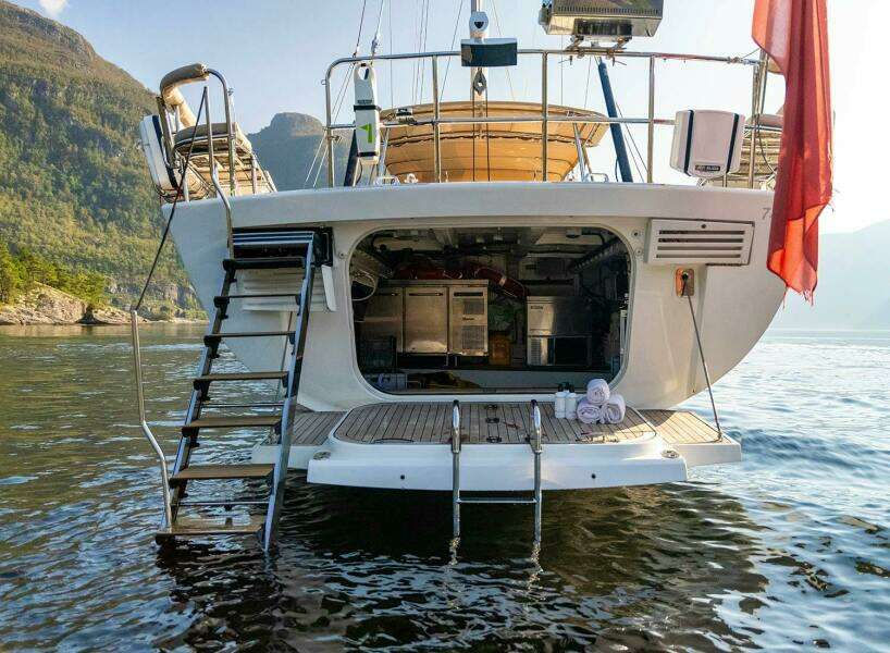 CHAMPAGNE HIPPY 85ft Oyster Yachts Yacht For Sale CHAMPAGNE HIPPY 85ft Oyster Yachts Yacht For Sale