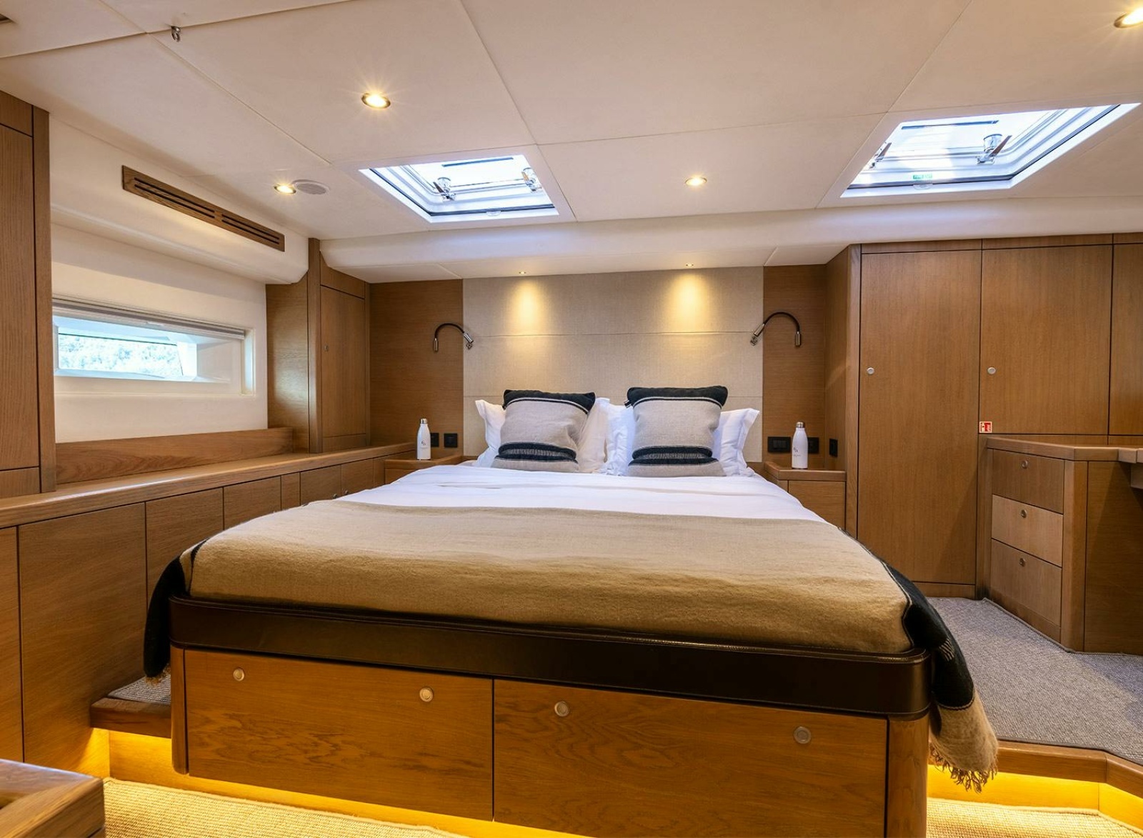 CHAMPAGNE HIPPY 85ft Oyster Yachts Yacht For Sale