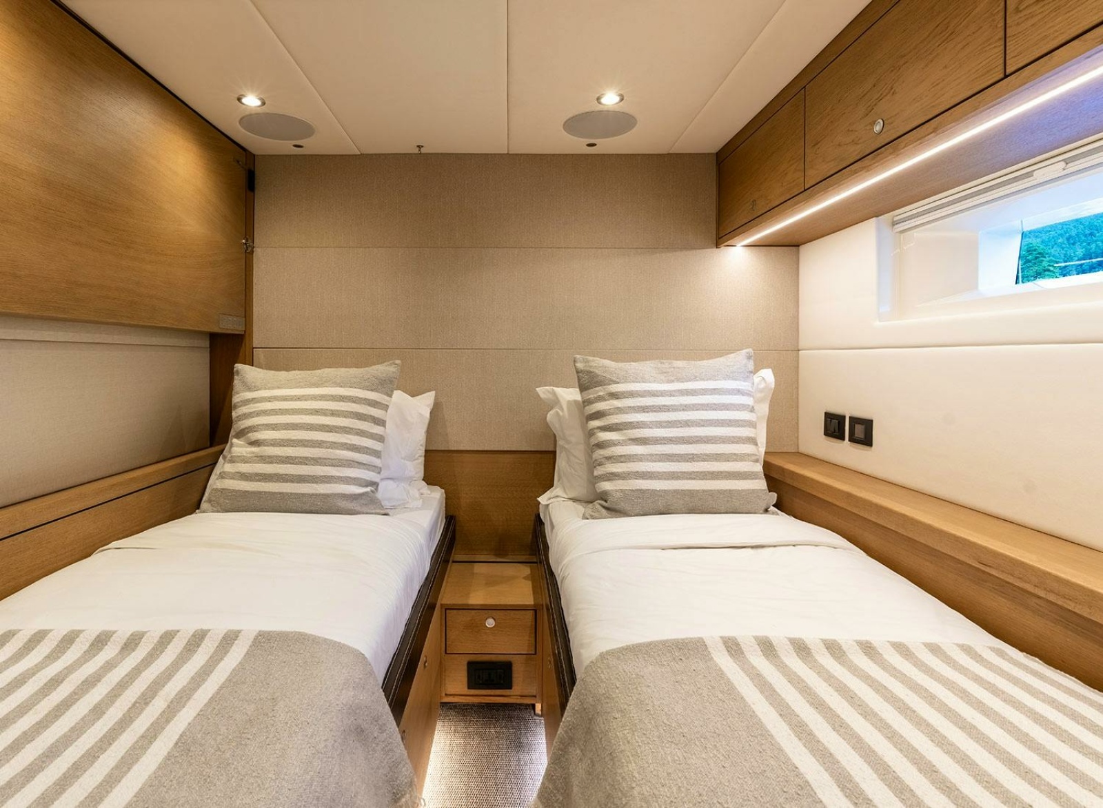 CHAMPAGNE HIPPY 85ft Oyster Yachts Yacht For Sale