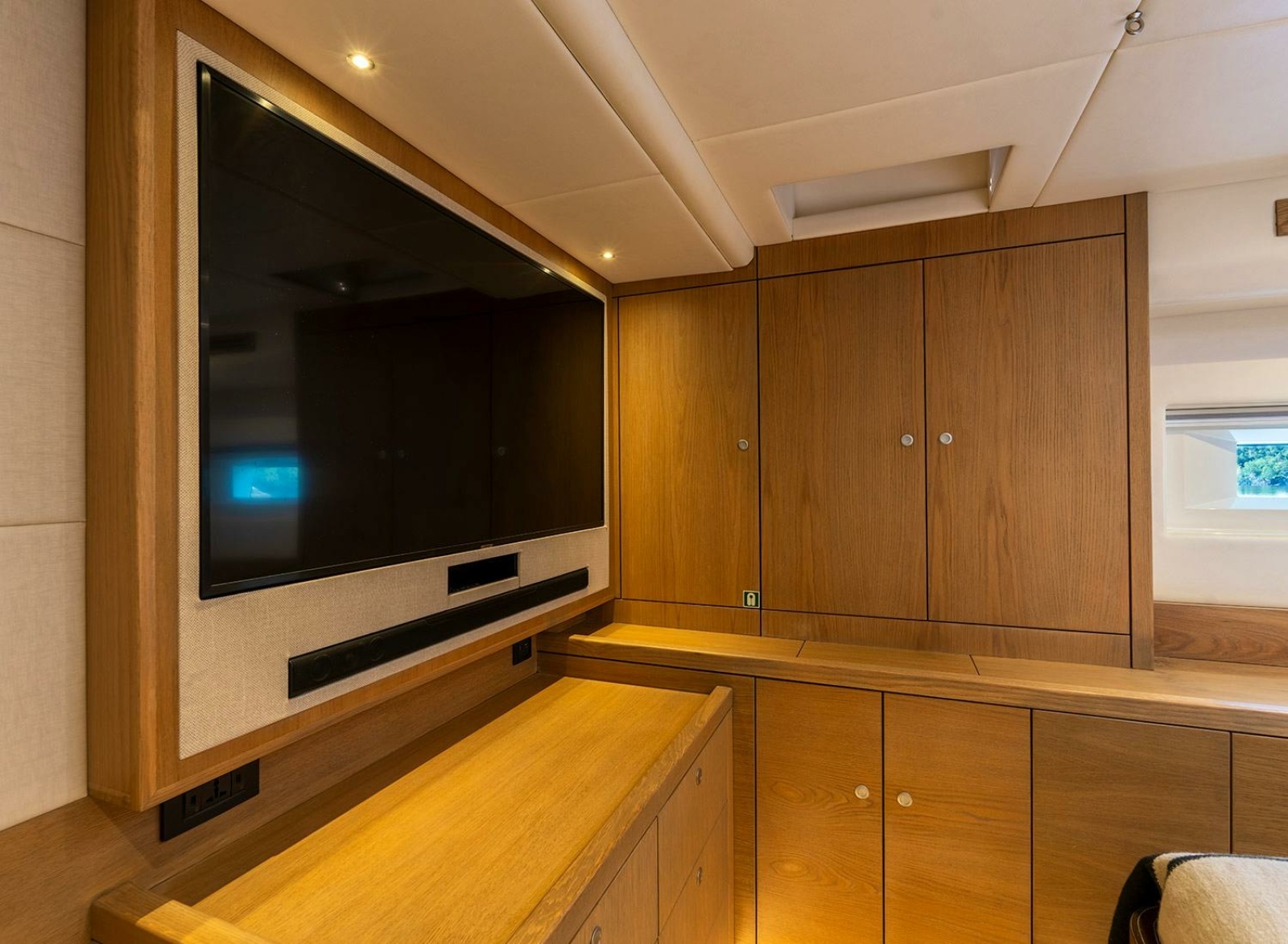 CHAMPAGNE HIPPY 85ft Oyster Yachts Yacht For Sale