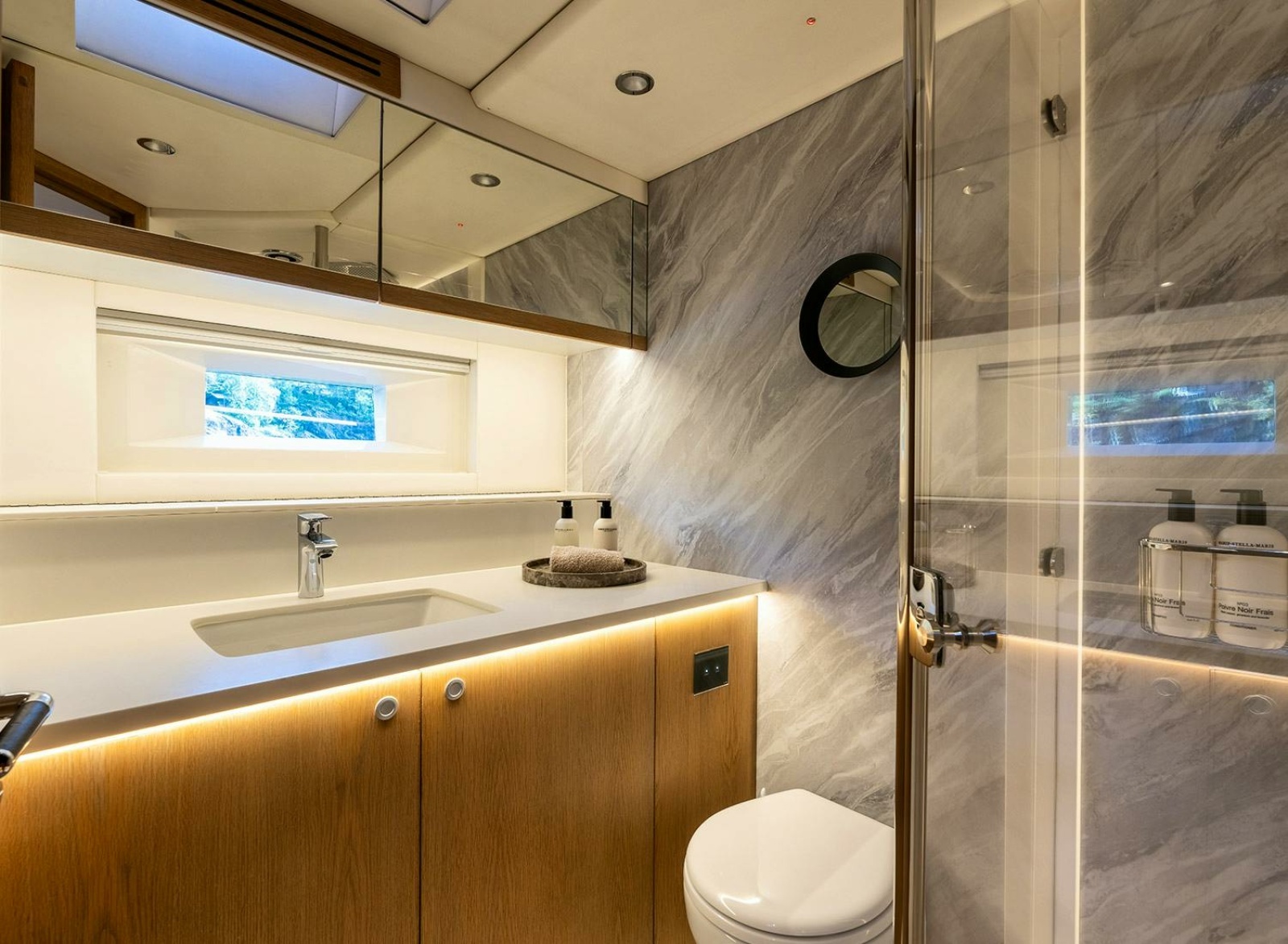 CHAMPAGNE HIPPY 85ft Oyster Yachts Yacht For Sale