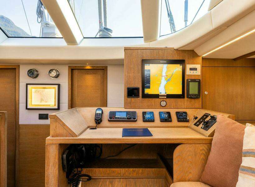 2014 Oyster Yachts Oyster 825