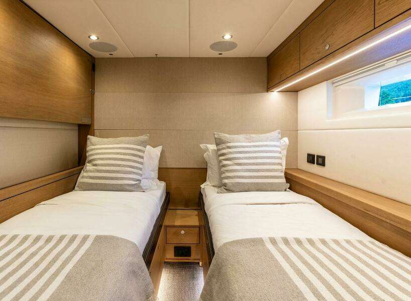 2014 Oyster Yachts Oyster 825