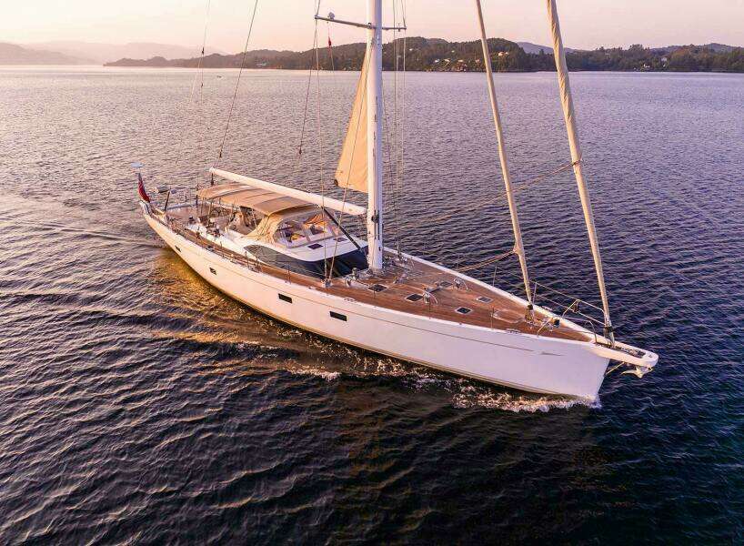 CHAMPAGNE HIPPY 85ft Oyster Yachts Yacht For Sale CHAMPAGNE HIPPY 85ft Oyster Yachts Yacht For Sale