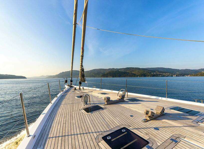 CHAMPAGNE HIPPY 85ft Oyster Yachts Yacht For Sale CHAMPAGNE HIPPY 85ft Oyster Yachts Yacht For Sale