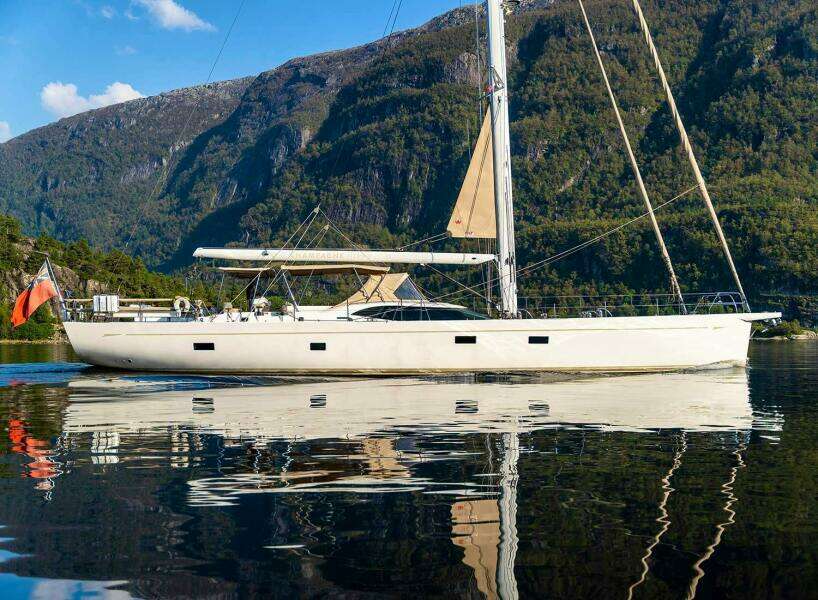 CHAMPAGNE HIPPY 85ft Oyster Yachts Yacht For Sale CHAMPAGNE HIPPY 85ft Oyster Yachts Yacht For Sale
