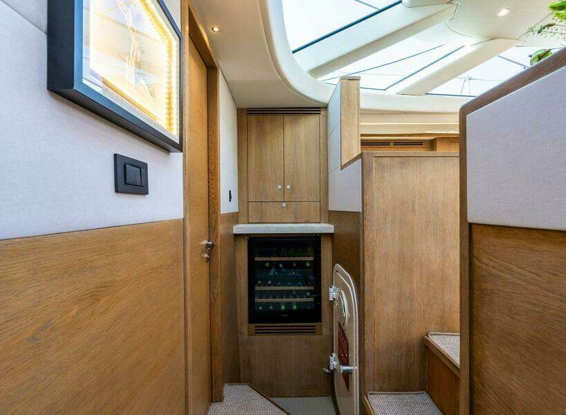 2014 Oyster Yachts Oyster 825