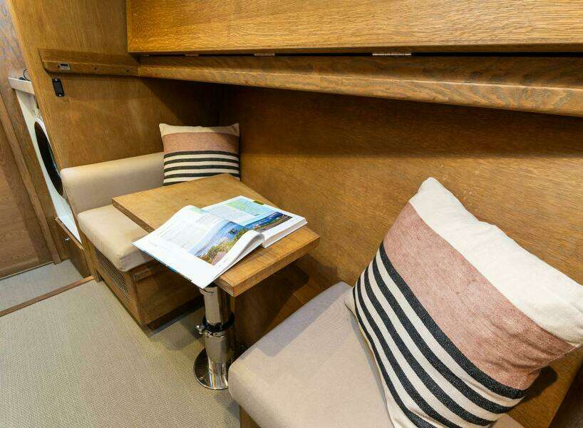 2014 Oyster Yachts Oyster 825