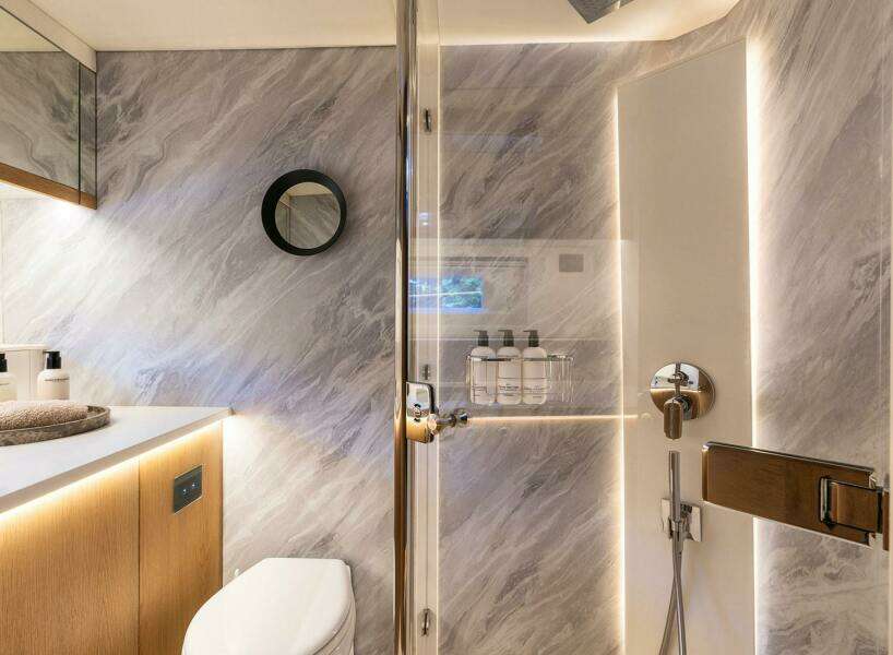 2014 Oyster Yachts Oyster 825