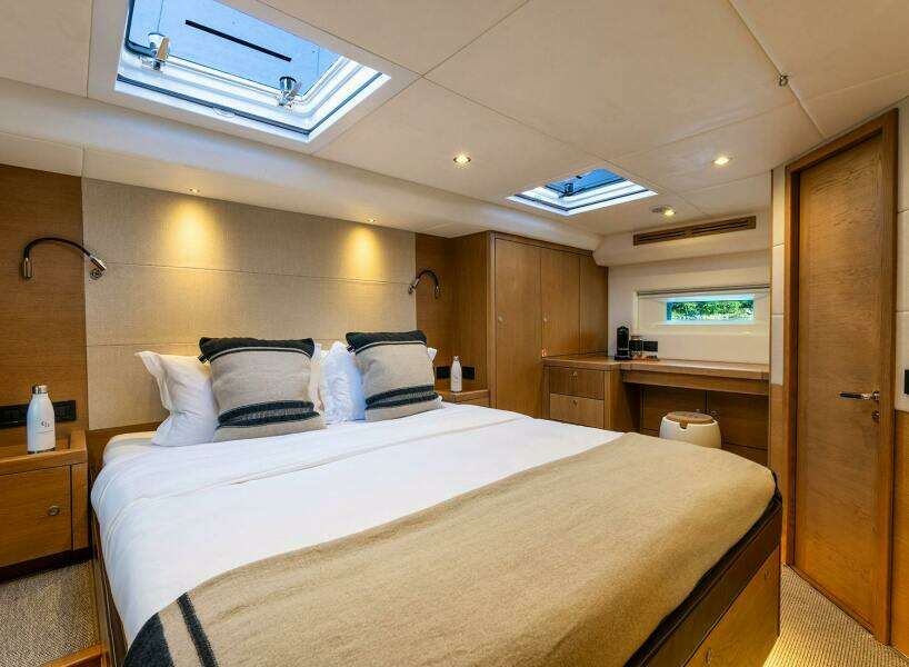 2014 Oyster Yachts Oyster 825