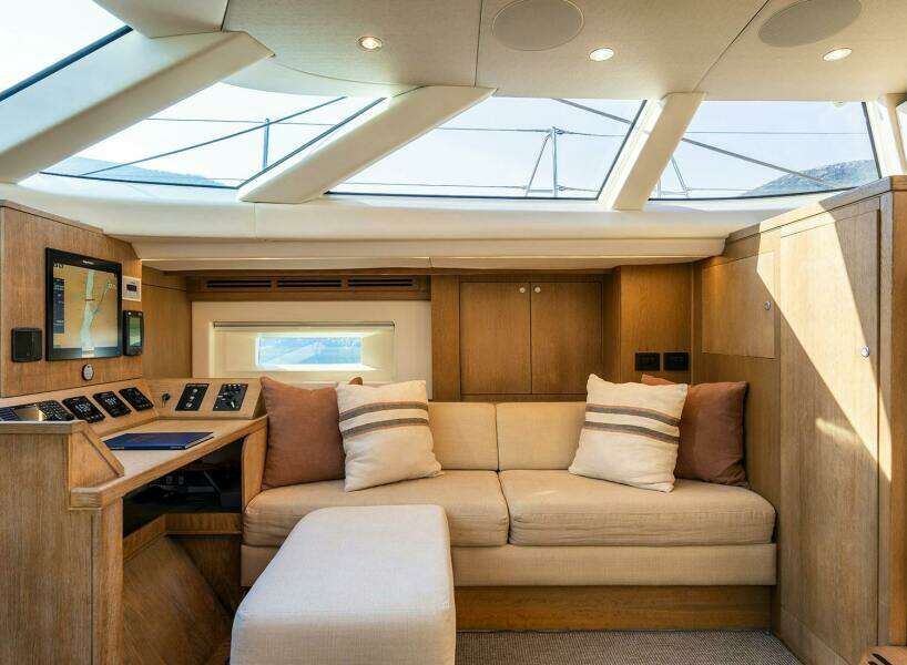 2014 Oyster Yachts Oyster 825