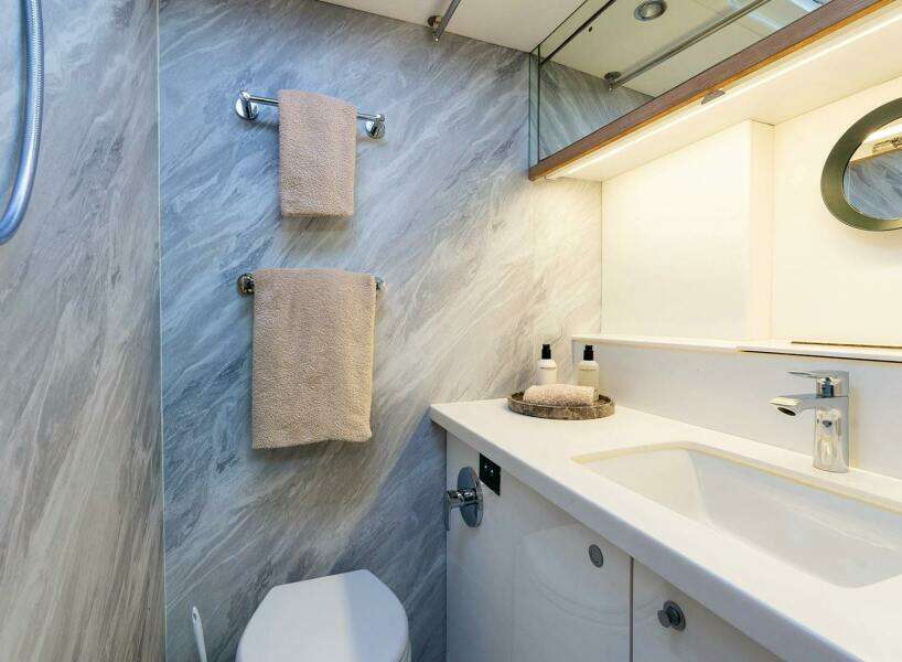 2014 Oyster Yachts Oyster 825