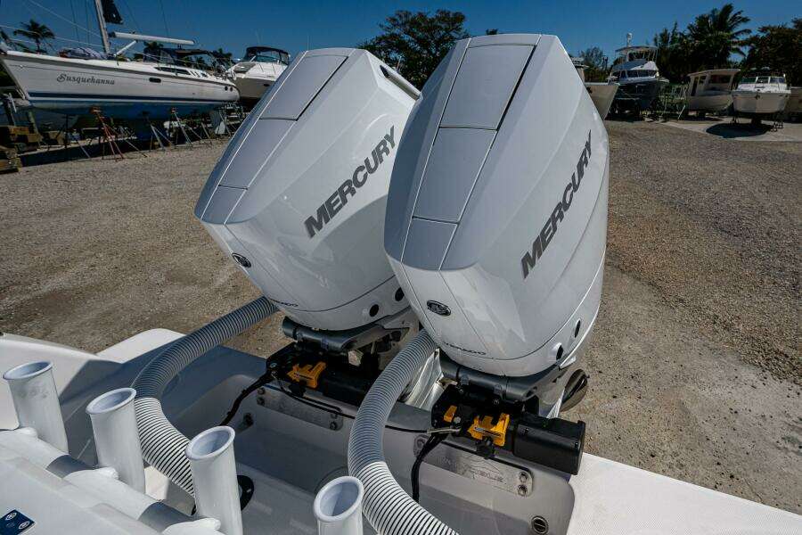 33ft Invincible Yacht For Sale