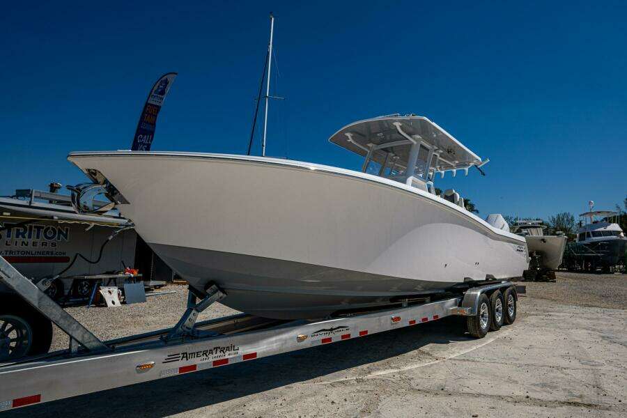 33ft Invincible Yacht For Sale