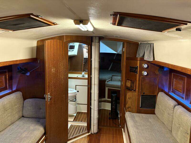 Blue 35ft Niagara Yacht For Sale