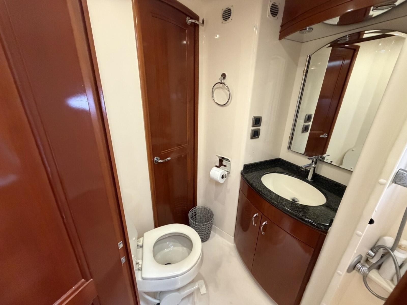 2006 Carver 56 VOYAGER