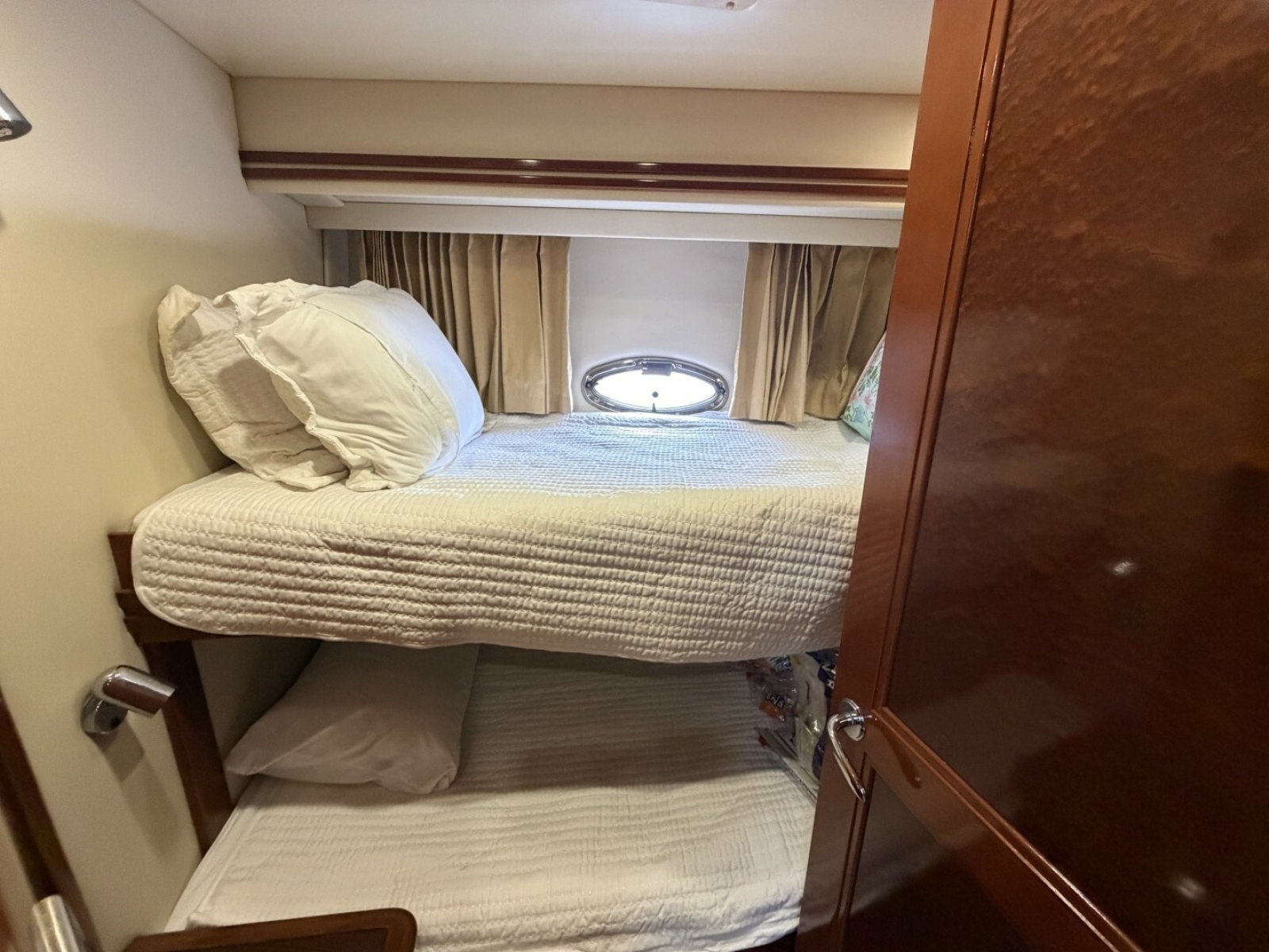 2006 Carver 56 VOYAGER
