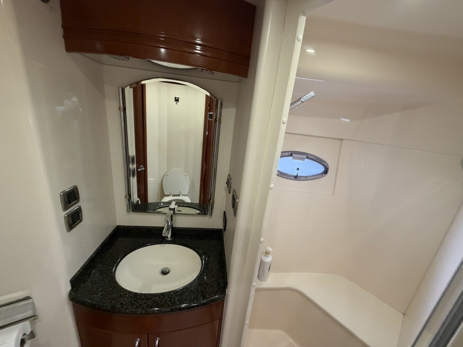 2006 Carver 56 VOYAGER