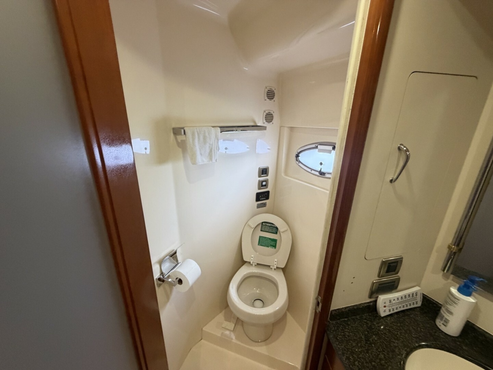 2006 Carver 56 VOYAGER