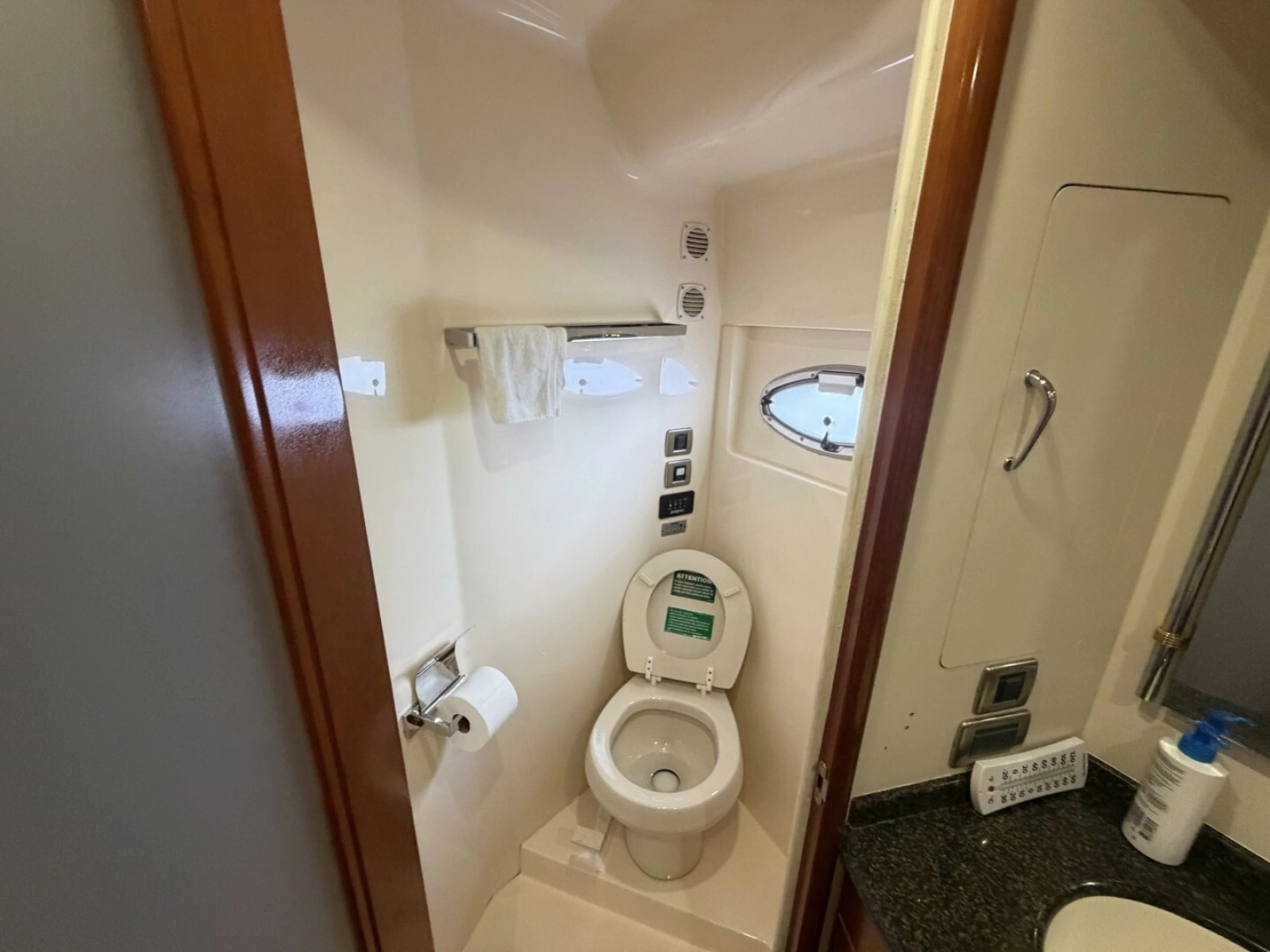 2006 Carver 56 VOYAGER