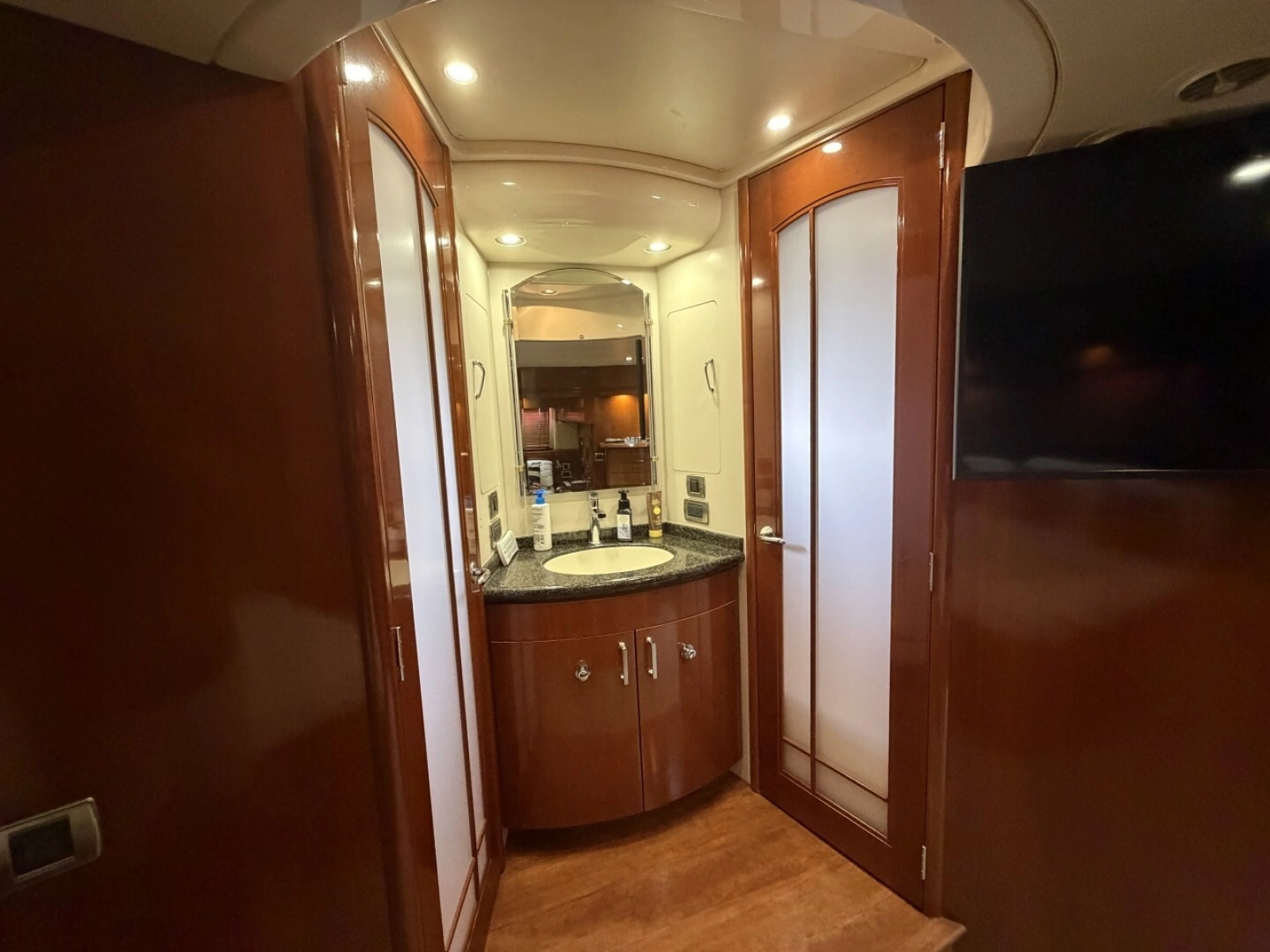 2006 Carver 56 VOYAGER