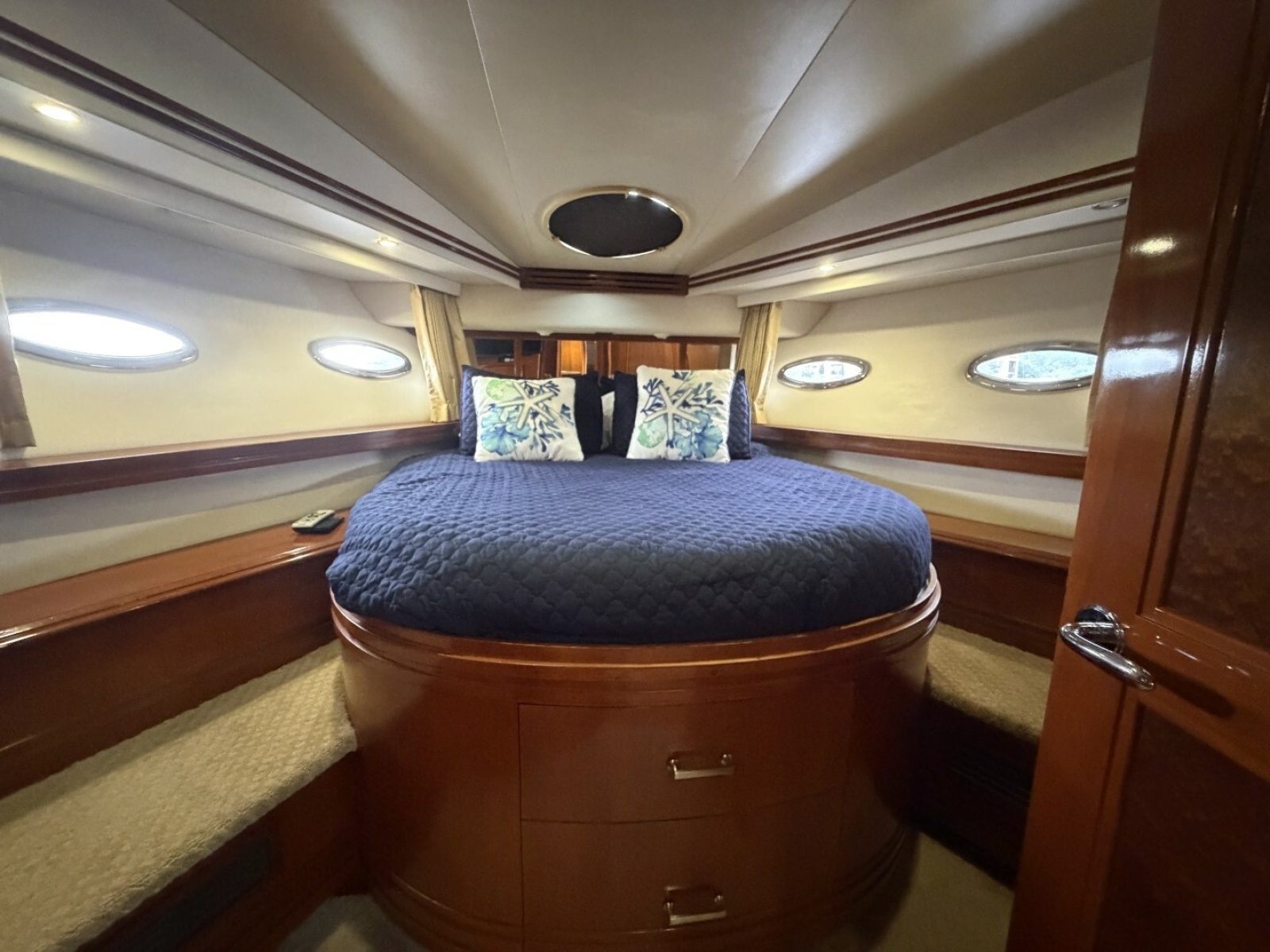 2006 Carver 56 VOYAGER