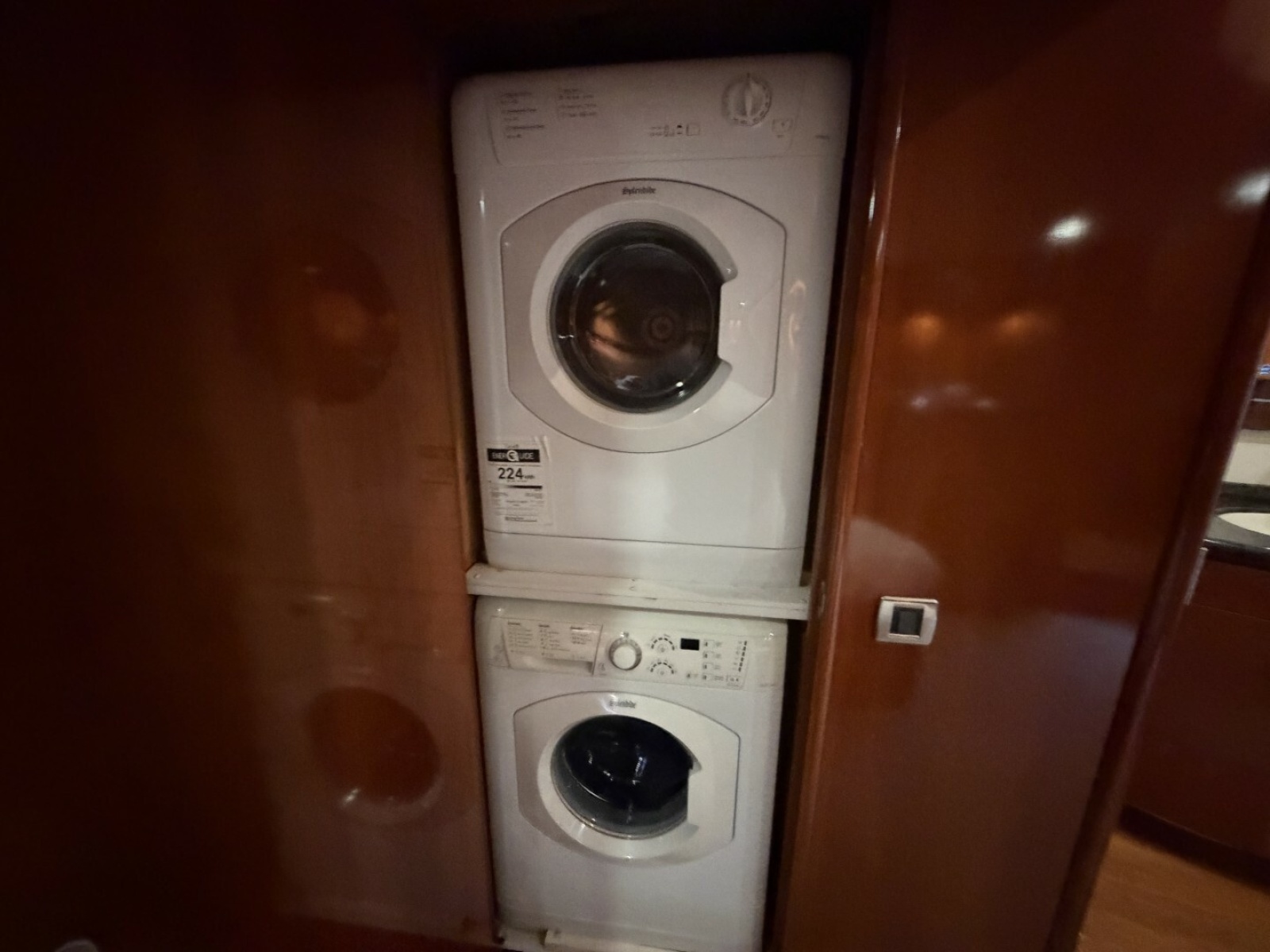 2006 Carver 56 VOYAGER