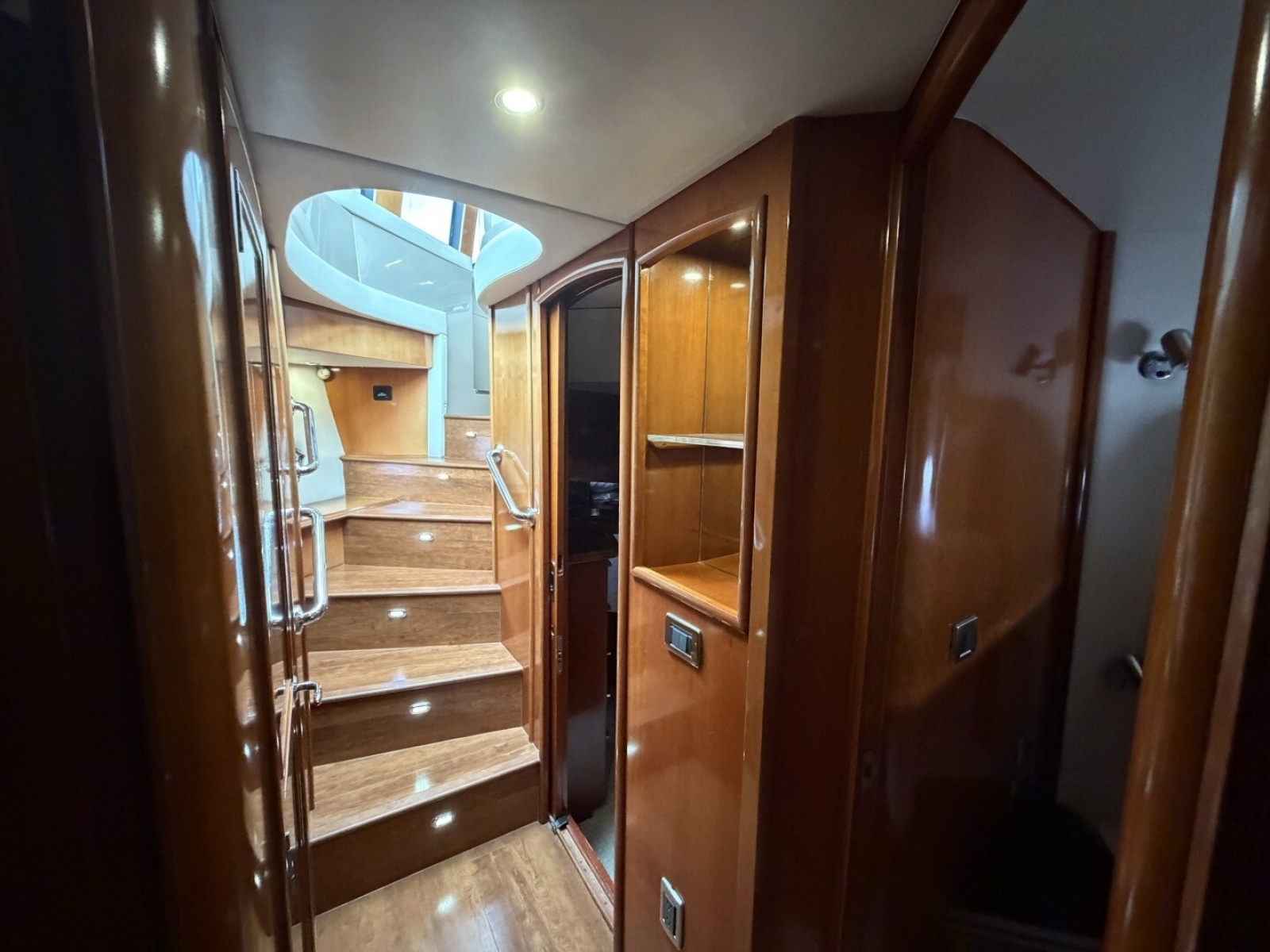 2006 Carver 56 VOYAGER