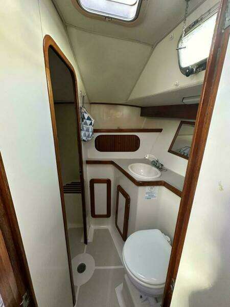 Unruly Julie 40ft Caliber Yacht For Sale