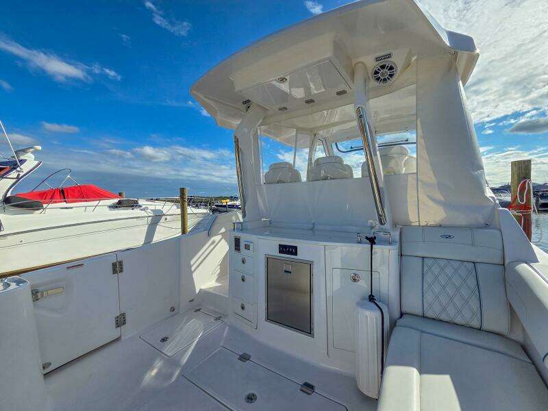 33ft Regal Yacht For Sale