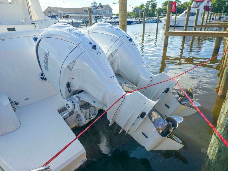 33ft Regal Yacht For Sale