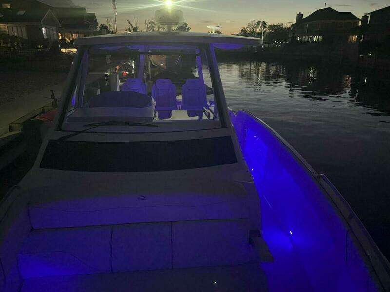 33ft Regal Yacht For Sale