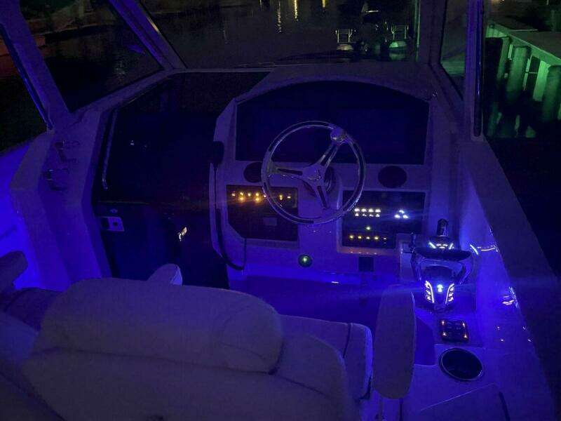 33ft Regal Yacht For Sale