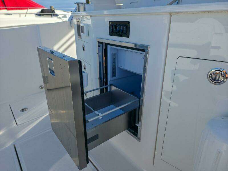 33ft Regal Yacht For Sale