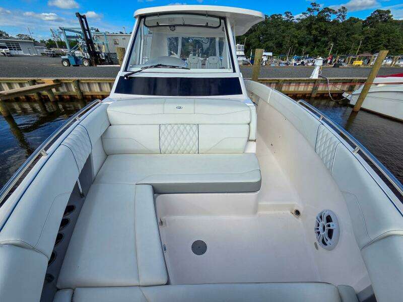 33ft Regal Yacht For Sale
