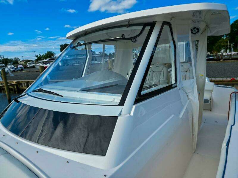 33ft Regal Yacht For Sale