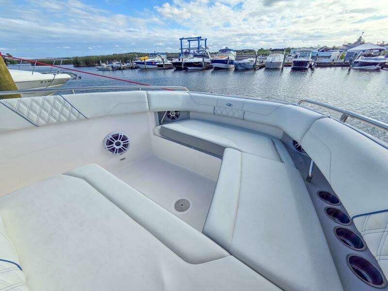 33ft Regal Yacht For Sale